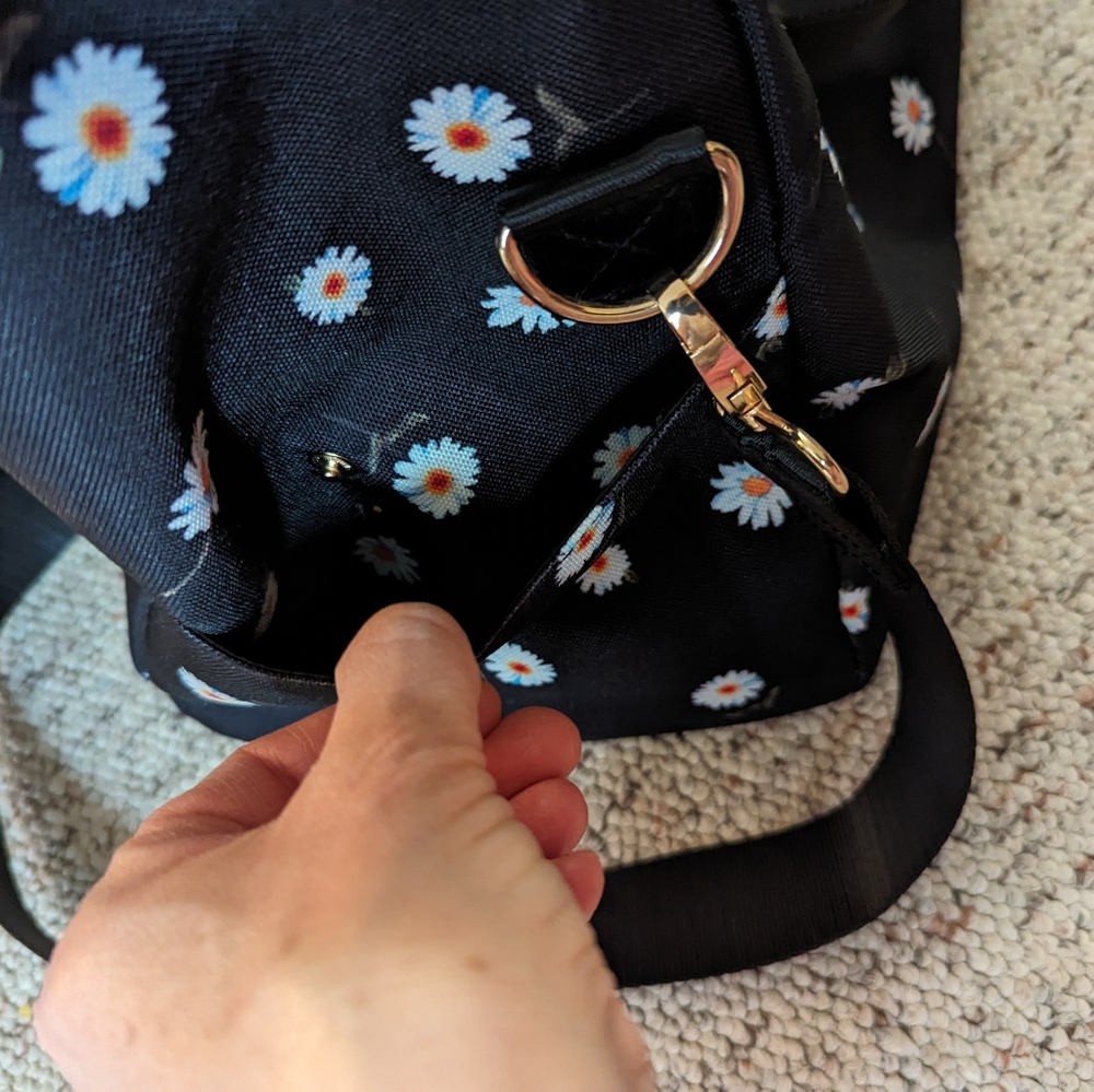 ALICE + OLIVIA Daisy Floral Duffle Overnight Weekender Travel Bag Black - Picture 9 of 15